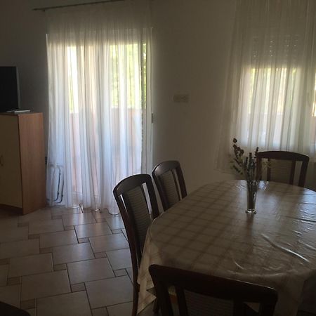 Apartments Vidovic Povljana Bilik gambar