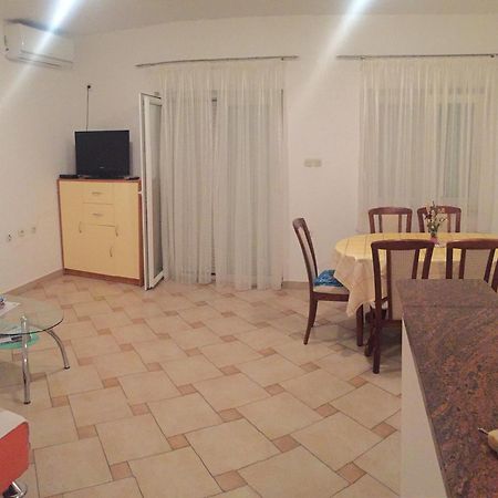 Apartments Vidovic Povljana Bilik gambar